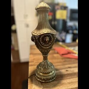 Vintage Brass Rams'‎ Heads Urn Style Table Lamp Hollywood Regency